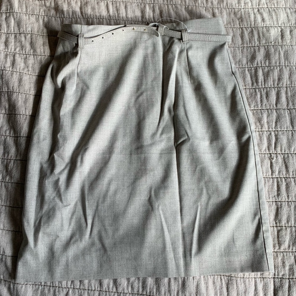 H&M Cream Belted Above the Knee Skirt